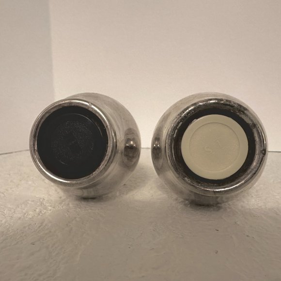 Vintage WM Rogers International Silver Plate Salt & Pepper Shakers - Picture 2 of 3